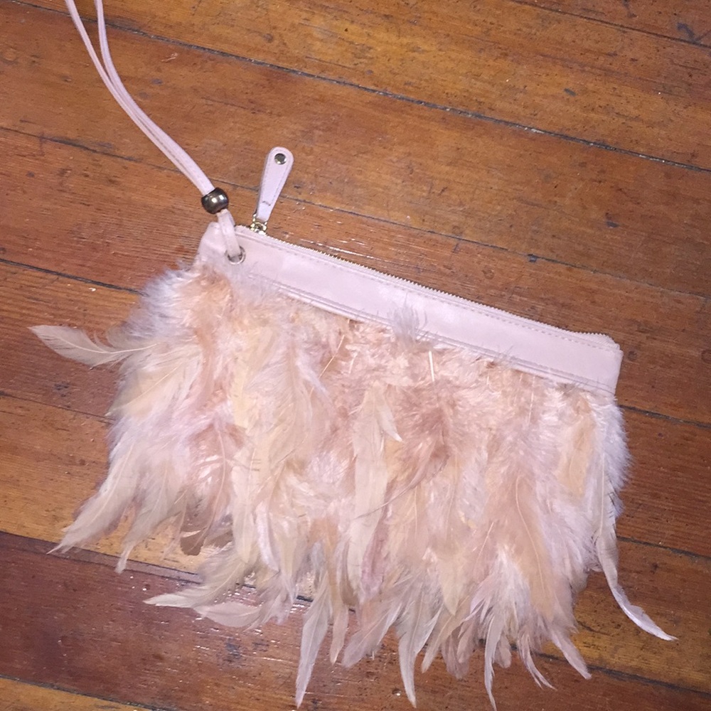 Blush color feathers clutch